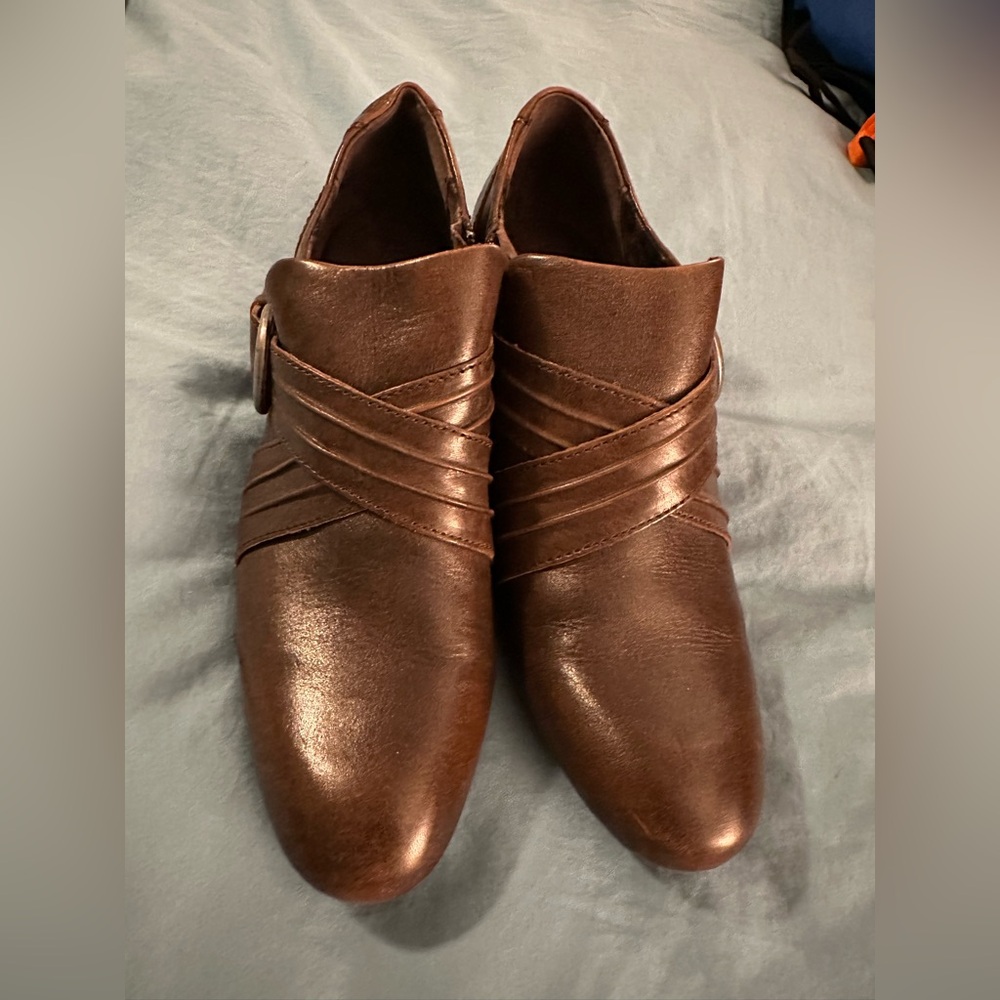 Born brown leather booties, ladies size 9
